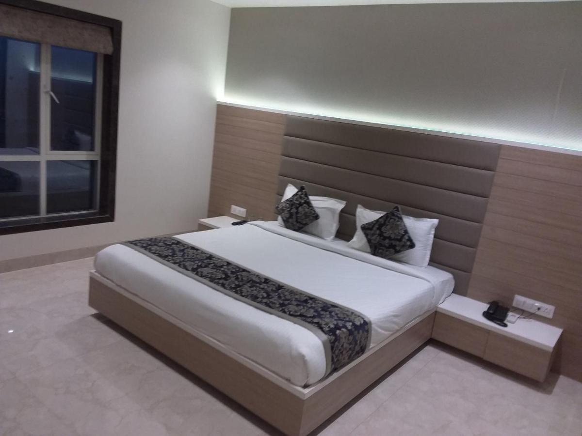 Hotel Grand Parivaar Igatpuri Dış mekan fotoğraf