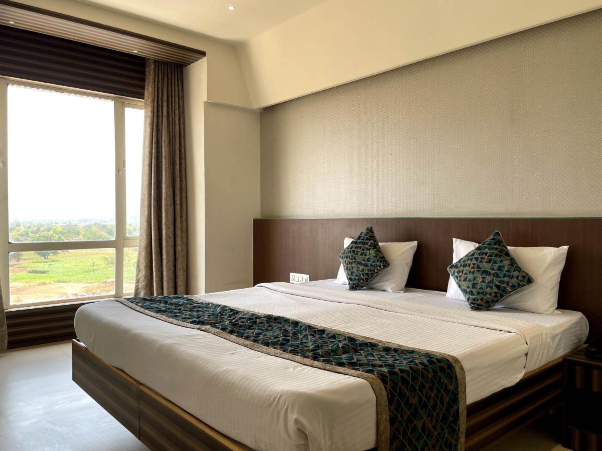 Hotel Grand Parivaar Igatpuri Dış mekan fotoğraf