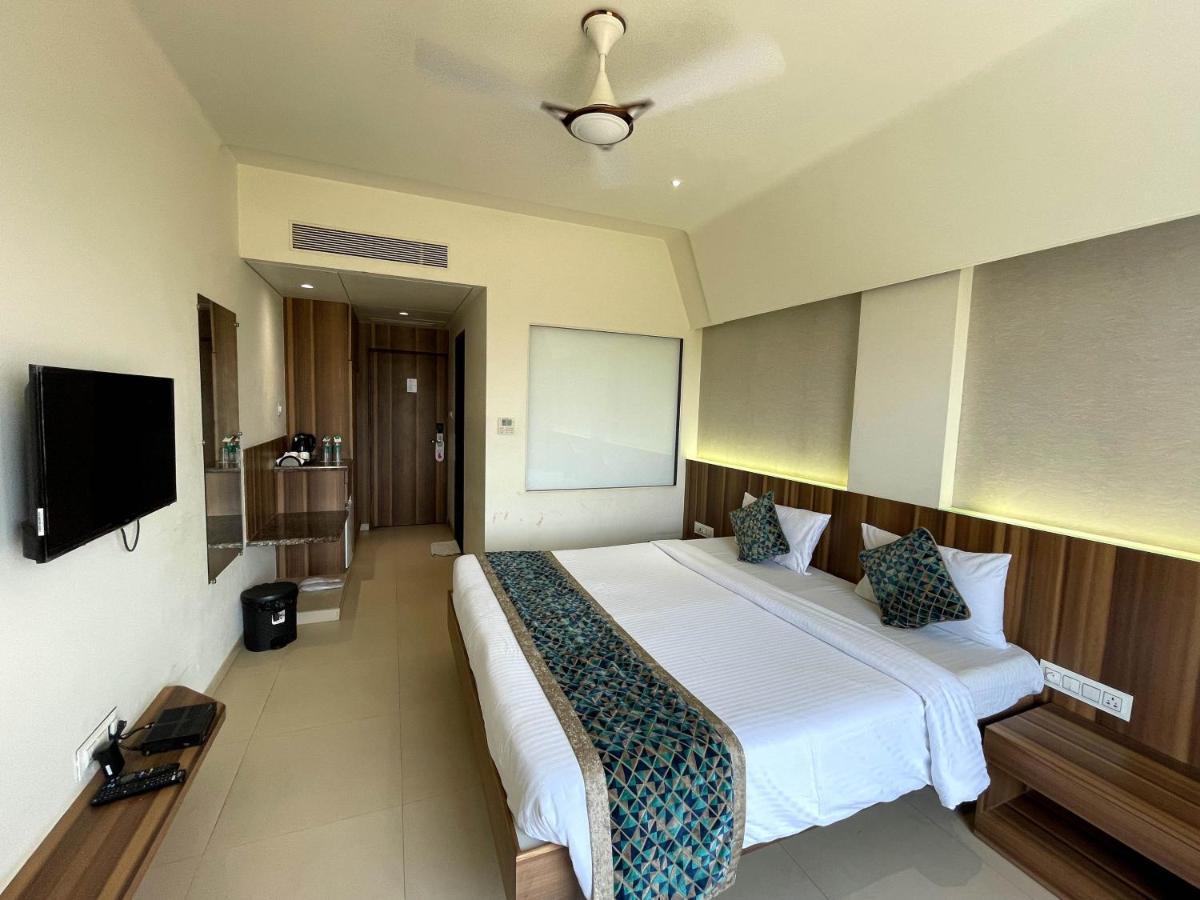Hotel Grand Parivaar Igatpuri Dış mekan fotoğraf
