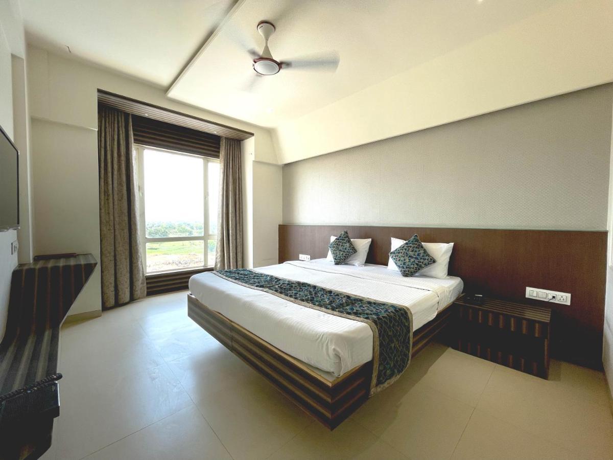 Hotel Grand Parivaar Igatpuri Dış mekan fotoğraf